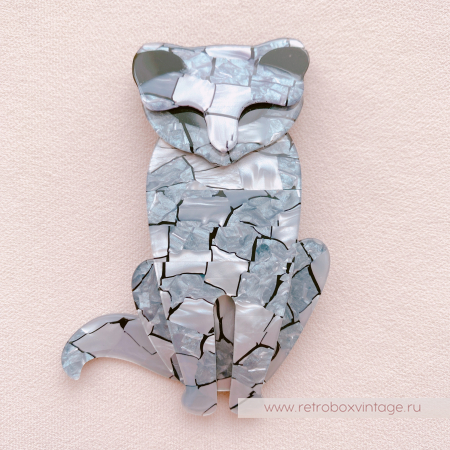 LEA STEIN Брошь «Кот Саша: серый мрамор» темные глазки