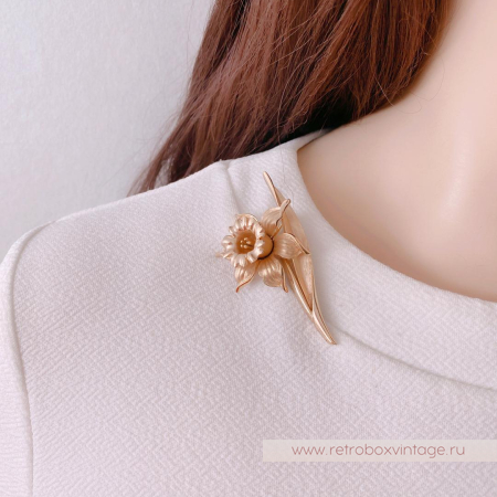 TRIFARI Брошь «Золотой нарцисс»