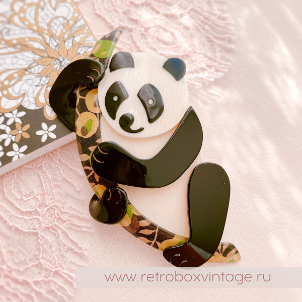 LEA STEIN Брошь «Панда: молочно-черная» черно-оливковый бамбук