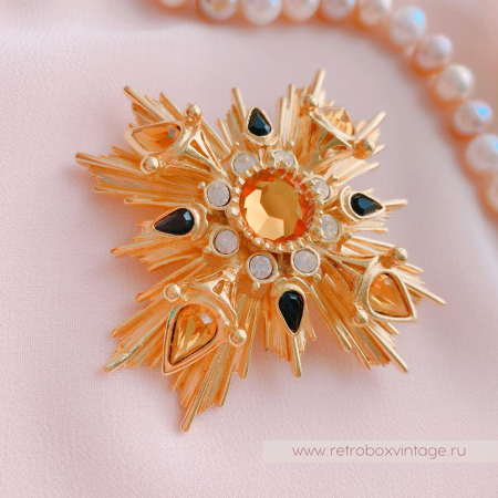 JOAN RIVERS Брошь «Мальтийский крест с медовым кристаллом»