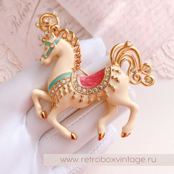 BOB MACKIE Брошь «Царская лошадь: кремовая»