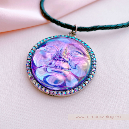 KIRKS FOLLY Кулон на кожаном шнуре "Лунная гладь: пурпурная водяная луна в серебре"