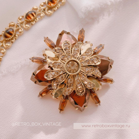 GRAZIANO Брошь «Грация» коньячный мальтийский крест