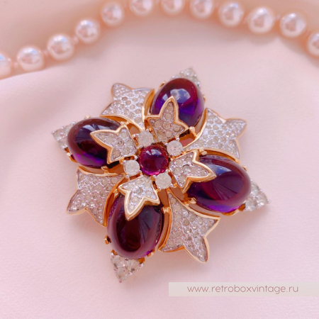 JOMAZ Брошь «Пурпурная звезда: мальтийский крест » JOMAZ Брошь «Пурпурная звезда: мальтийский крест »