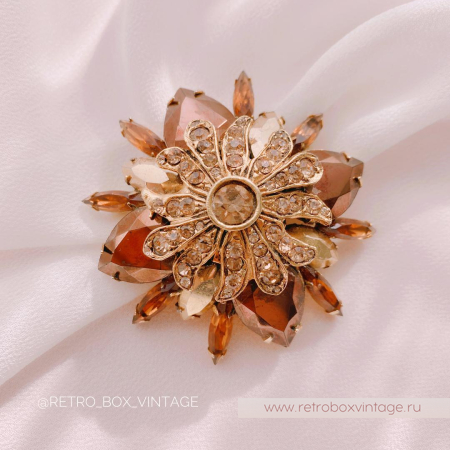 GRAZIANO Брошь «Грация» коньячный мальтийский крест