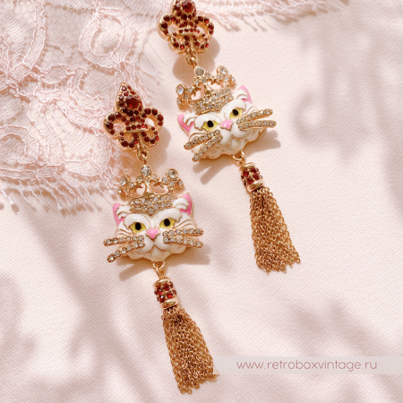 RITZY COUTURE Серьги «Белая королева кошек: золото» с кисточкой RITZY COUTURE Серьги «Белая королева кошек: золото» с кисточкой