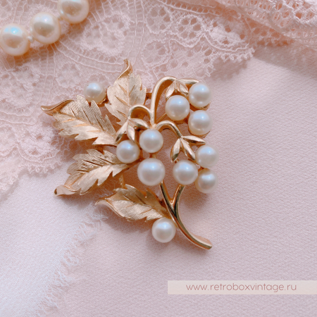 TRIFARI Брошь «Жемчужная земляника»