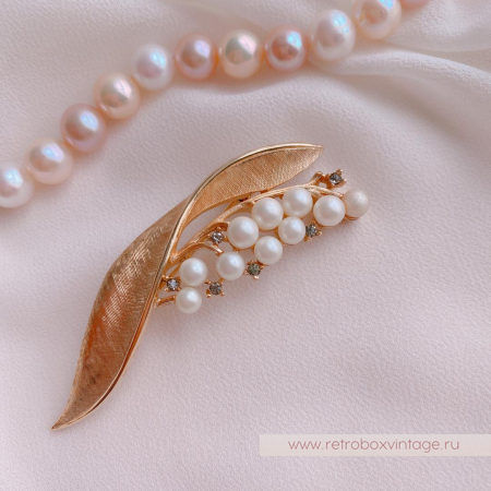 TRIFARI Брошь «Ландыш жемчужный: золото» pat.172560 (с небольшим нюансом) -30%