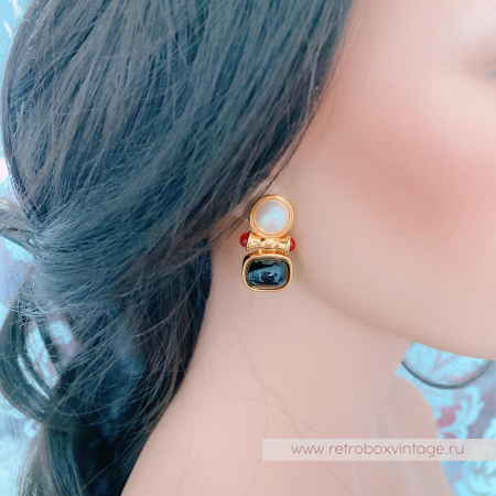 JOAN RIVERS Клипсы «В стиле Шанель: черно-белые»