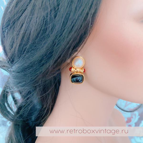 JOAN RIVERS Клипсы «В стиле Шанель: черно-белые»