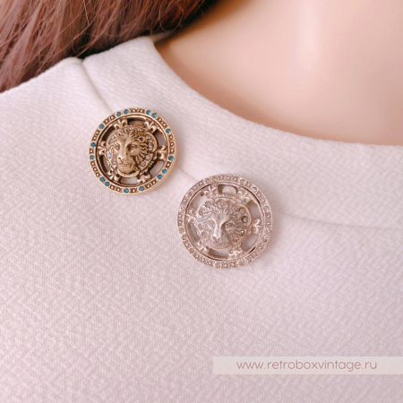 SWEET ROMANCE Брошь-пин «Медальон со львом: бронза» с кристаллами по кругу SWEET ROMANCE Брошь-пин «Медальон со львом: бронза» с кристаллами по кругу