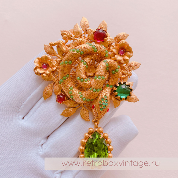 ASKEW LONDON Брошь "Змеиная королева" с подвеской-кристаллом