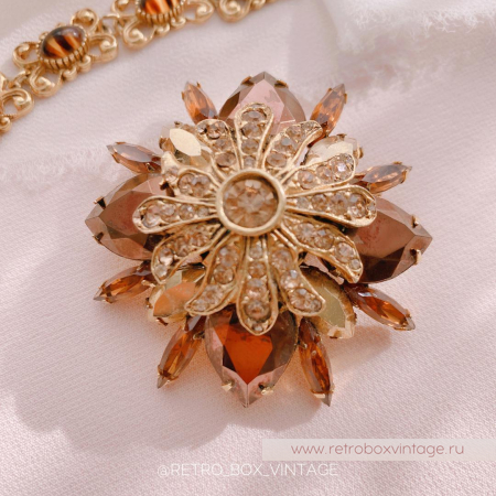 GRAZIANO Брошь «Грация» коньячный мальтийский крест