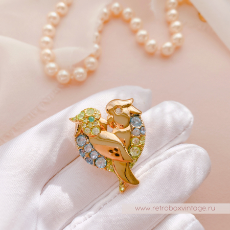 LIZ CLAIBORNE Брошь "Птицы-неразлучники - сердце любви"