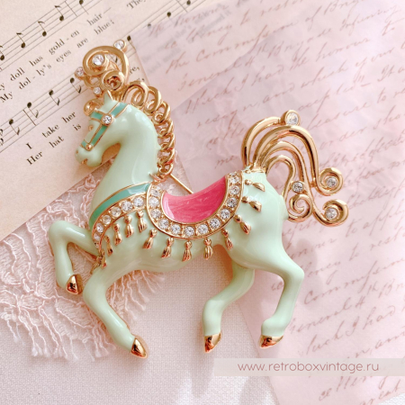 BOB MACKIE Брошь «Царская лошадь: мятная»