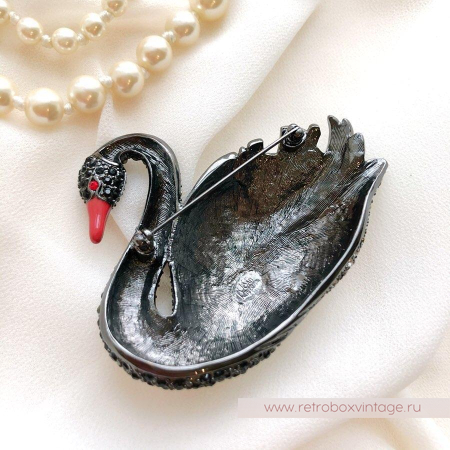 JOAN RIVERS Брошь «Черный лебедь»