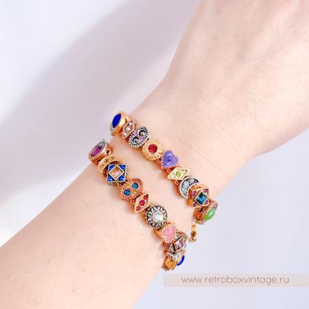 Можно носить парой