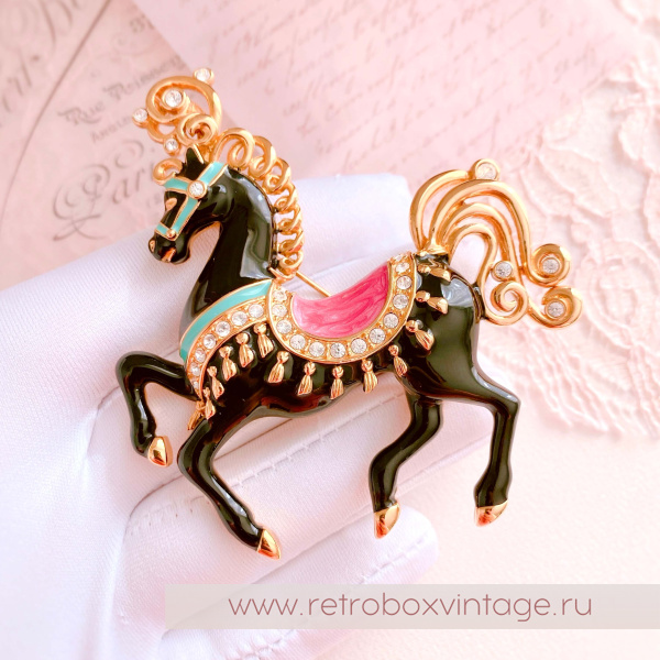 BOB MACKIE Брошь «Царская лошадь: черная»