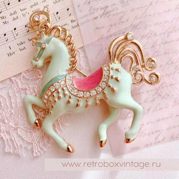 BOB MACKIE Брошь «Царская лошадь: мятная»