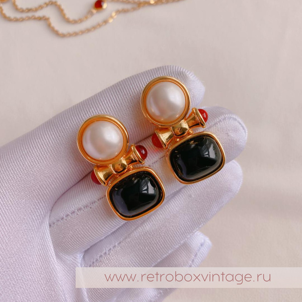 JOAN RIVERS Клипсы «В стиле Шанель: черно-белые»