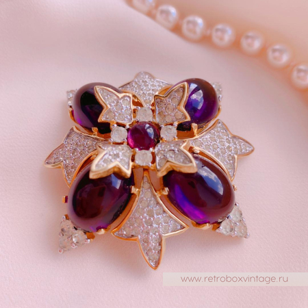 JOMAZ Брошь «Пурпурная звезда: мальтийский крест » JOMAZ Брошь «Пурпурная звезда: мальтийский крест »