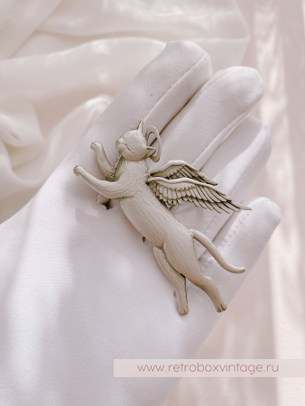 JJ / JONET JEWELRY Брошь «Котик-ангел: серебро»
