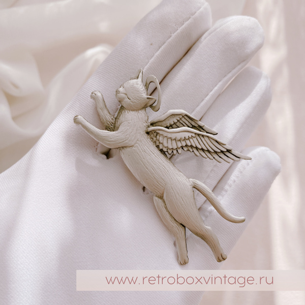 JJ / JONET JEWELRY Брошь «Котик-ангел: серебро»
