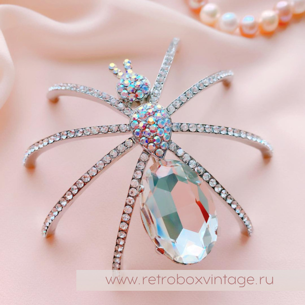 BUTTLER AND WILSON Брошь наплечная «Кристальный паучок на удачу»