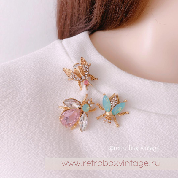 SWEET ROMANCE Трио брошей «Опаловые пчелки: розово-мятные в золоте» (3 шт)