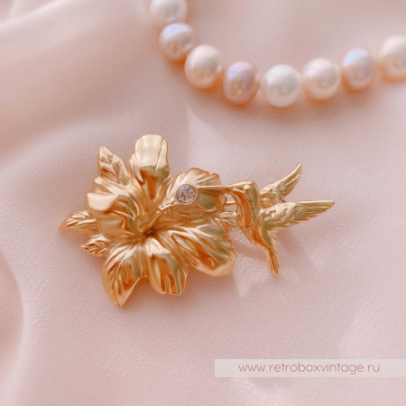 MONET Брошь «Колибри на цветке гибискуса»