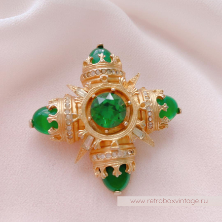 BENEDIKT N.Y. Брошь «Мальтийский крест изумруд»