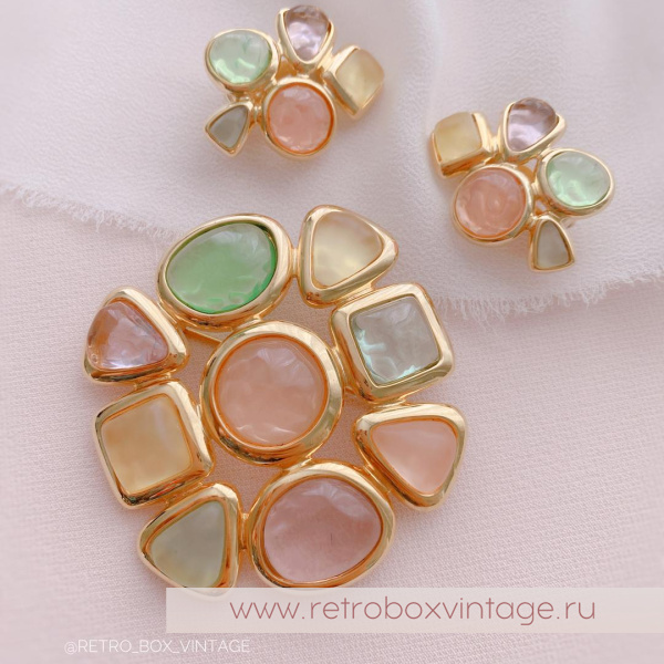 JOAN RIVERS Комплект «Шанель-пастель» (брошь и клипсы)