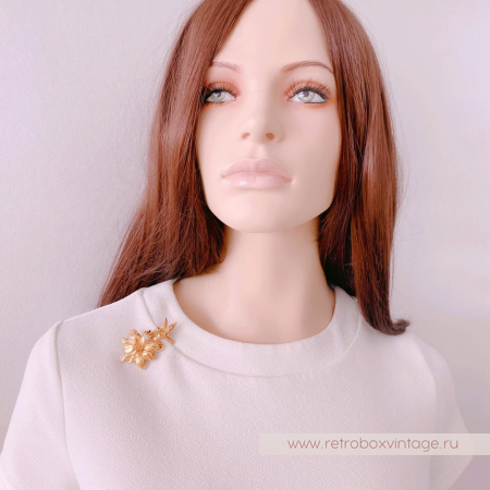 MONET Брошь «Колибри на цветке гибискуса»