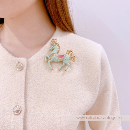 BOB MACKIE Брошь «Царская лошадь: мятная»