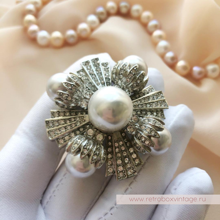KJL / KENNETH J LANE Брошь «Жемчужная мечта» KJL / KENNETH J LANE Брошь «Жемчужная мечта»