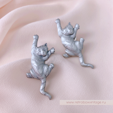 JJ / JONET JEWELRY Брошь-пин «Озорной котик: серебро»