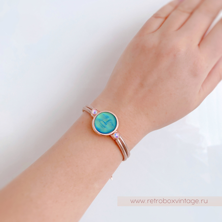 KIRKS FOLLY Браслет «Лунный свет: изумрудный хамелеон в розовом золоте на кожаном ремешке»