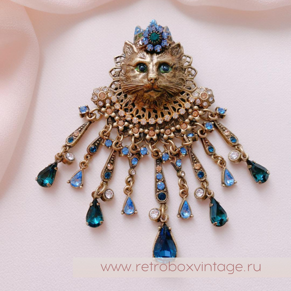 SWEET ROMANCE Брошь «Королева кошек: сине-голубые кристаллы»