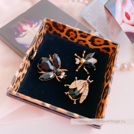 SWEET ROMANCE Трио брошей «Ночные пчелки: черные в золоте» (3 шт) в коробке