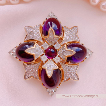 JOMAZ Брошь «Пурпурная звезда: мальтийский крест » JOMAZ Брошь «Пурпурная звезда: мальтийский крест »