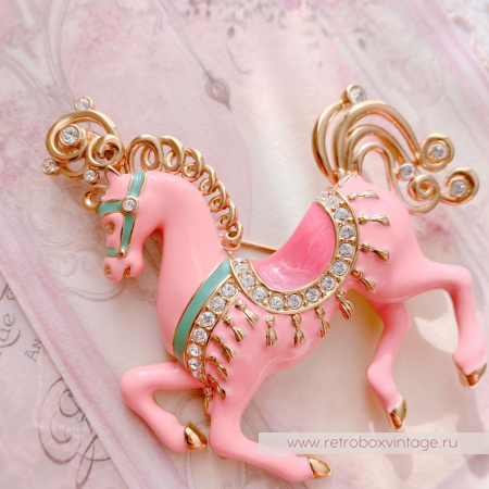 BOB MACKIE Брошь «Царская лошадь: розовая»
