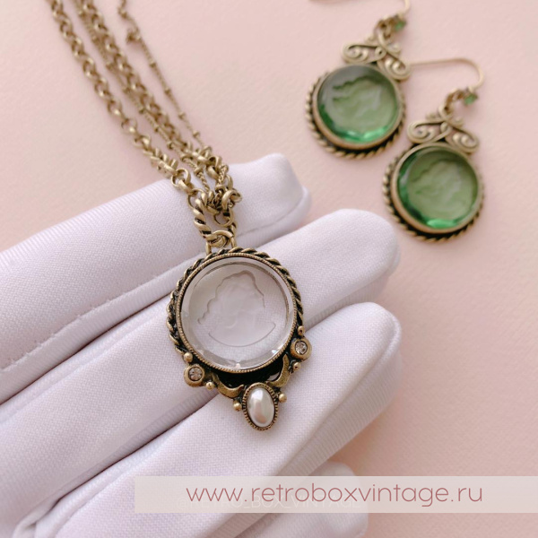 SWEET ROMANCE Ожерелье «Хрустальная богиня: прозрачная инталия в бронзе»