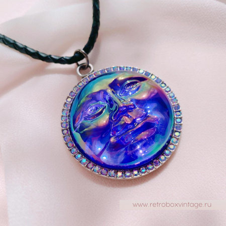 KIRKS FOLLY Кулон на кожаном шнуре «Водяная луна: фиолетовая»