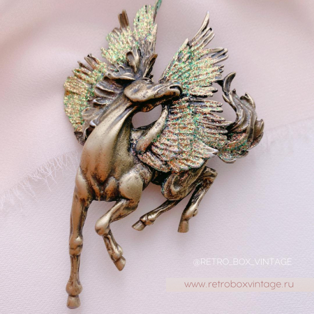 JJ / JONET JEWELRY Брошь «Крылатый пегас: золотистый в бронзе»