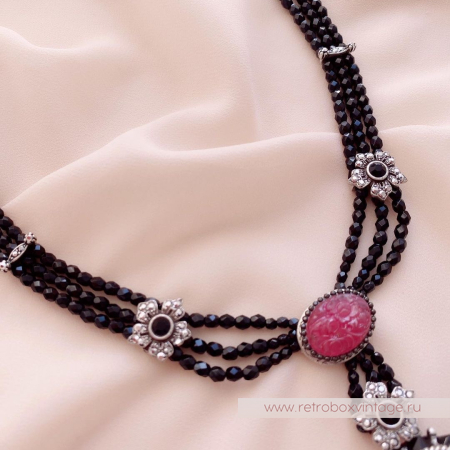 SWEET ROMANCE Ожерелье с антикварным стеклом «Китайская роза» SWEET ROMANCE Ожерелье с антикварным стеклом «Китайская роза»