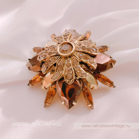 GRAZIANO Брошь «Грация» коньячный мальтийский крест