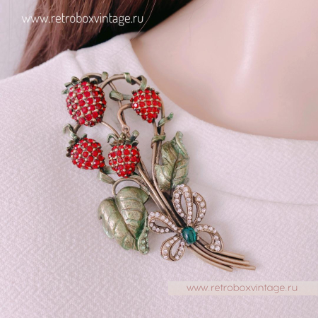 SWEET ROMANCE Брошь «Спелая земляника»