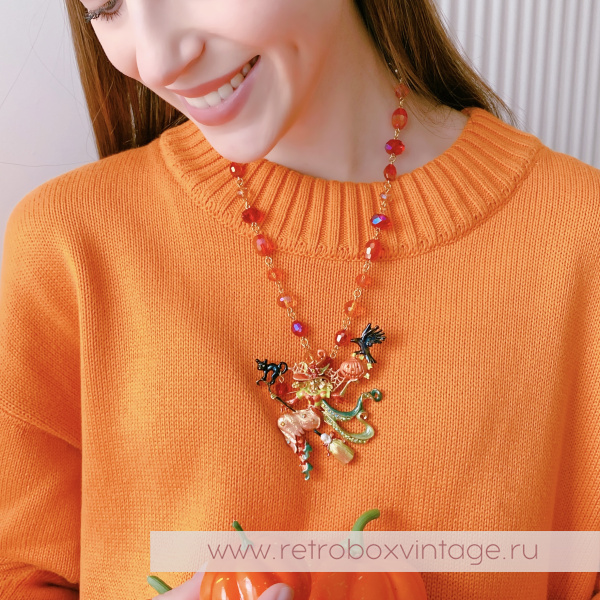 KIRKS FOLLY Брошь-кулон на бусах «Веселая фея-ведьмочка с тыквой"