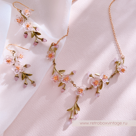 MICHAEL MICHAUD Колье «Нежная весна: цветение персика»