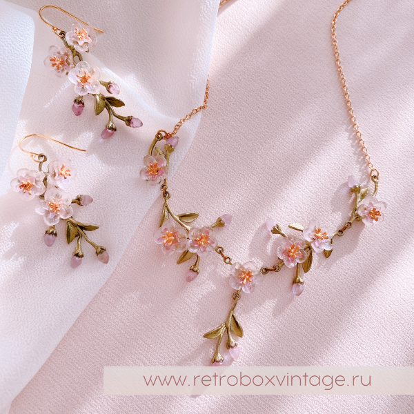 MICHAEL MICHAUD Колье «Нежная весна: цветение персика»